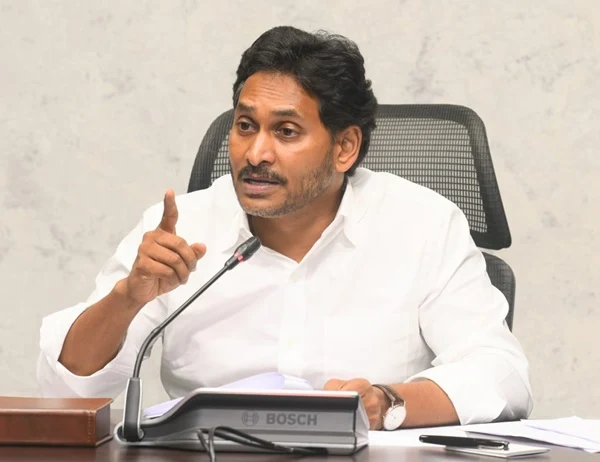 కూటమి నేతలు భయపడుతున్నారు.. స్థానిక ఎన్నికల్లో హింసకు పాల్పడుతున్నారు: వైఎస్ జగన్