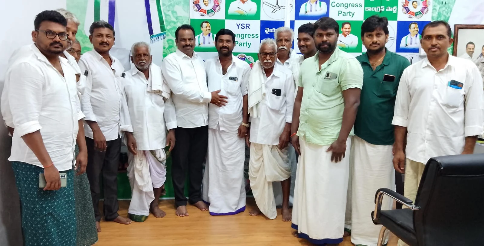 ఆటంకాలను అధిగమించి పోకూరు ఎంపీటీసీ నామినేషన్‌.. అభినందించిన బుర్రా మధుసూదన్ యాదవ్