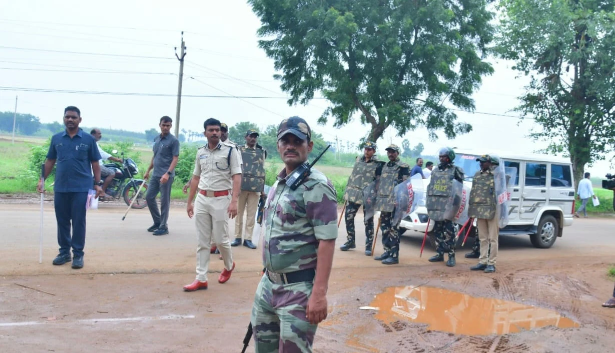 MPTC, ZPTC నామినేషన్ కేంద్రాల వద్ద పటిష్ట భద్రత: ప్రకాశం జిల్లా ఎస్పీ హర్షవర్ధన్ రాజు
