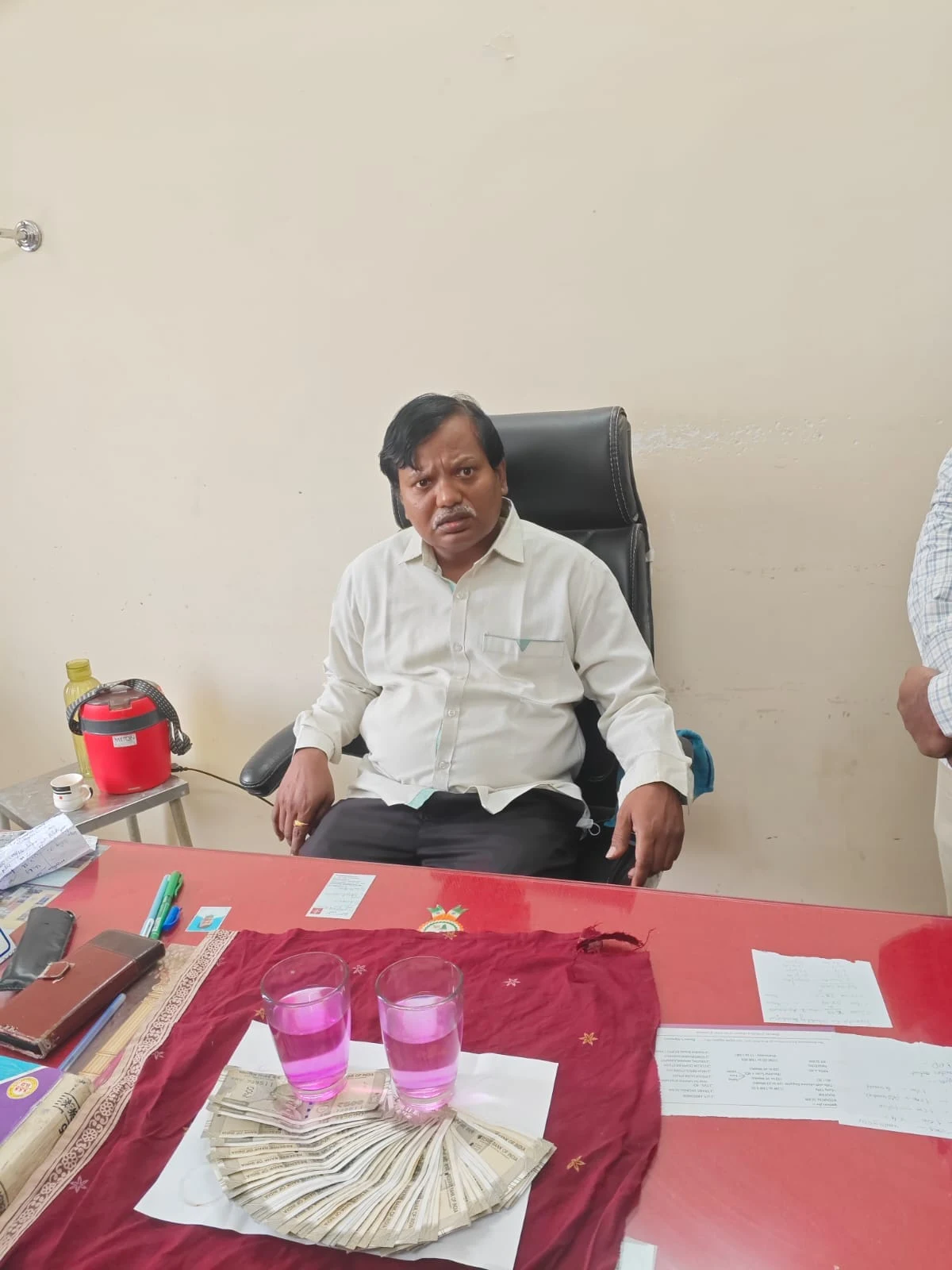 రూ.25 వేల లంచం తీసుకుంటూ ఏసీబీకి పట్టుబడ్డ తుళ్లూరు పీహెచ్‌సీ వైద్యుడు!