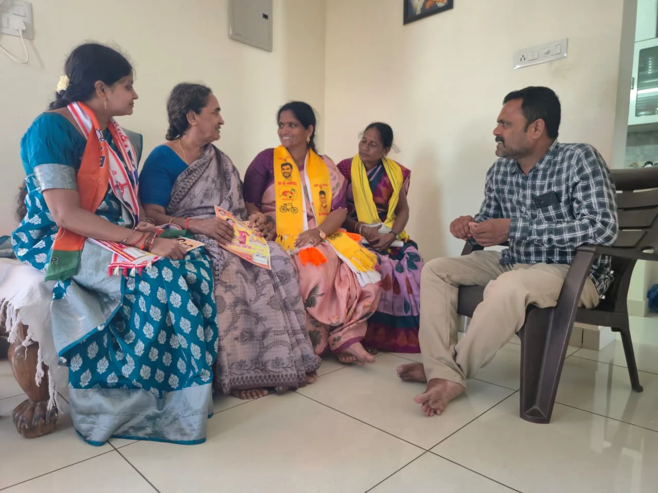 69వ వార్డులో కూటమి అభ్యర్థి ముప్పవరపు భారతి విస్తృత ప్రచారం