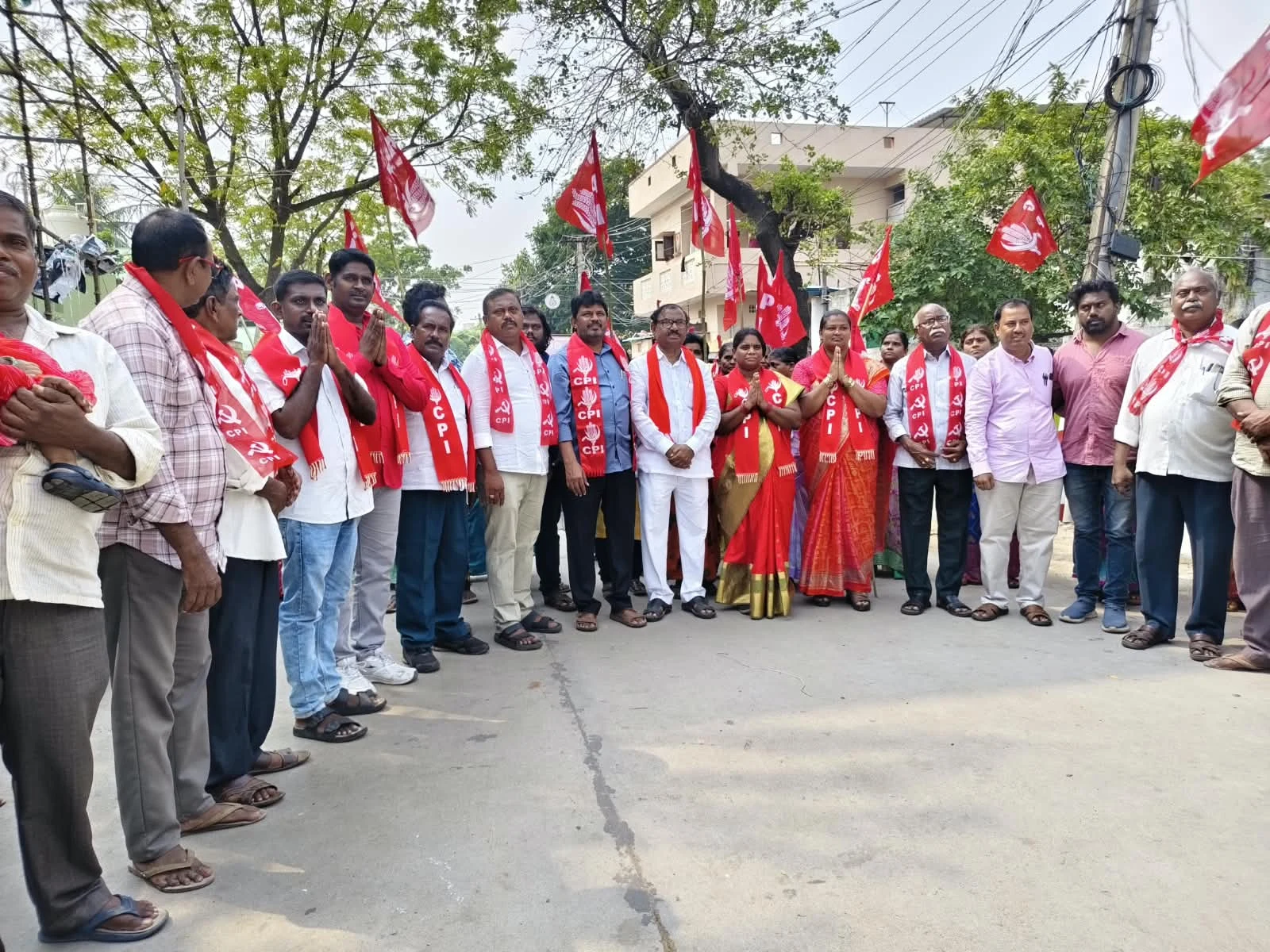 ప్రజా సమస్యల పరిష్కారానికి సీపీఐ అభ్యర్థులను గెలిపించండి..ఈశ్వరయ్య, ముప్పాళ్ల
