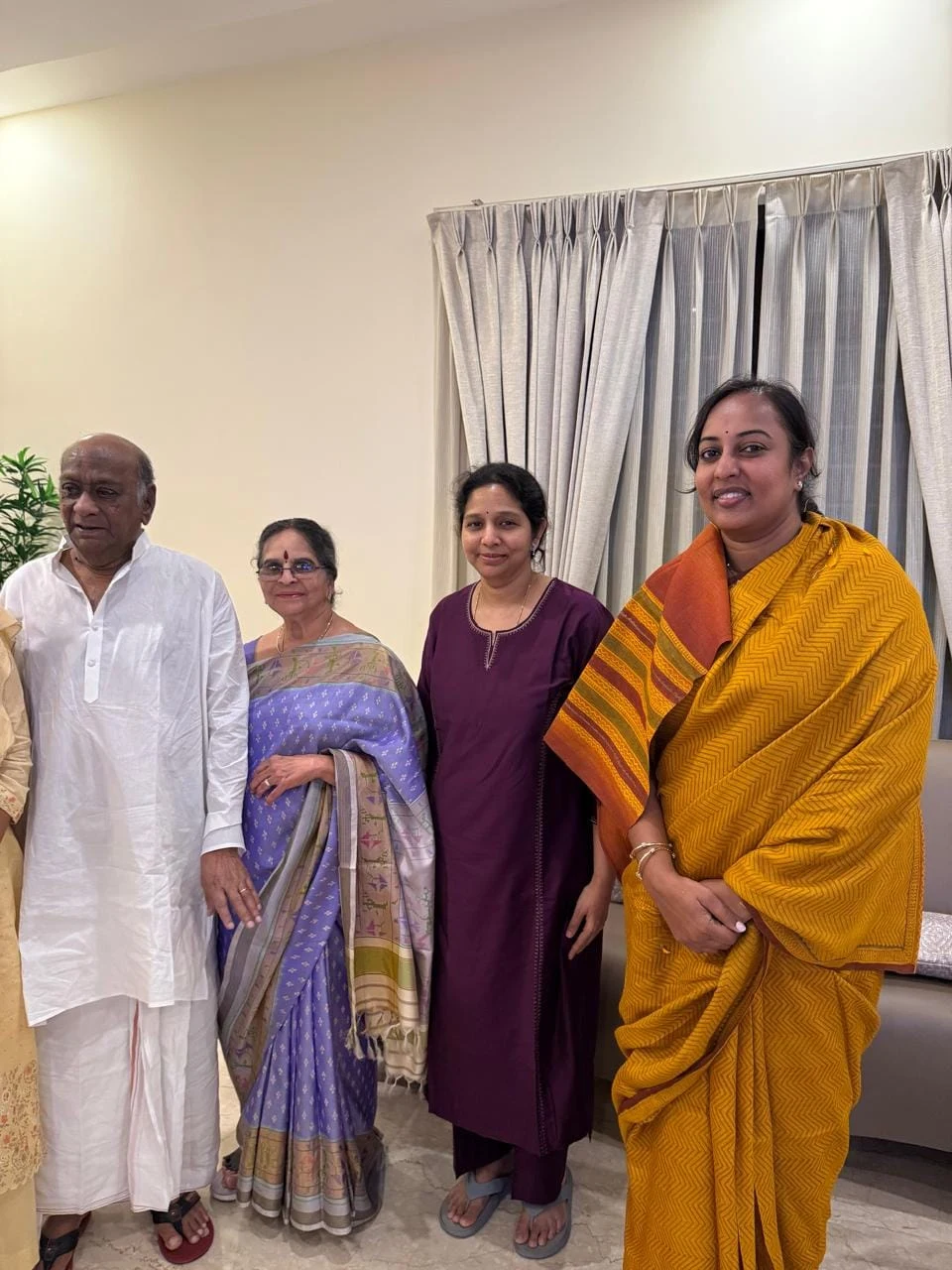 కాకుమానువారి తోటలో లక్ష్మీ అపర్ణ ఆత్మీయ సమావేశం