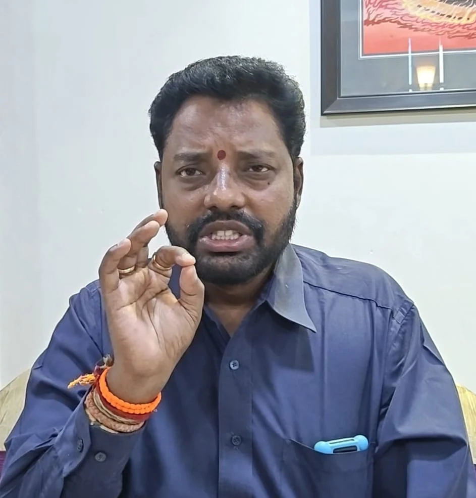 బ్రాహ్మణ ఉద్యోగి మృతిపై ప్రశ్నలు!రూ.5 కోట్ల పరిహారం ఇవ్వాలి: శ్రీధర్ శర్మ